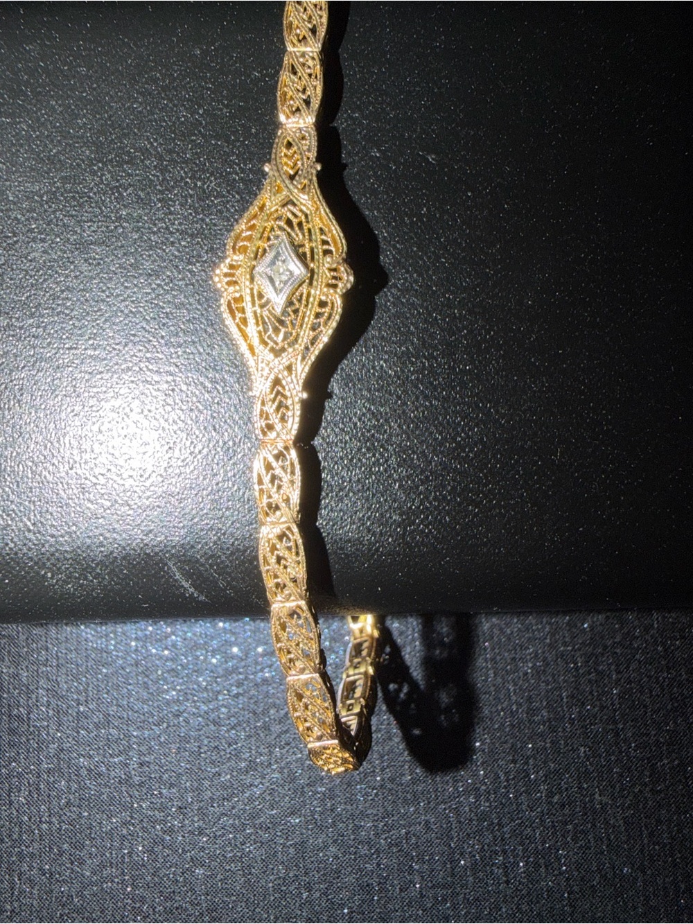 1920’s Vintage Elegant gold filigree bracelet w/ a clear, diamond center accent. - Picture 10 of 12